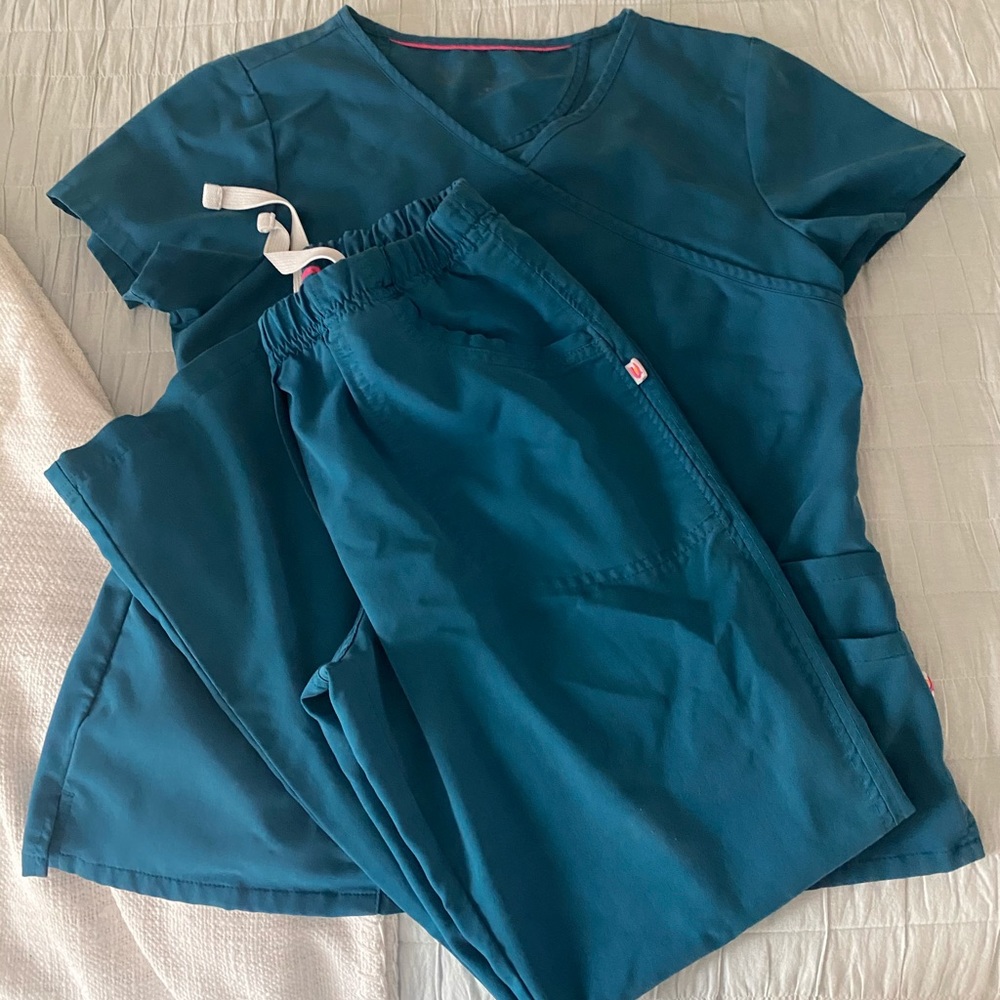 Urbane ultimate scrubs